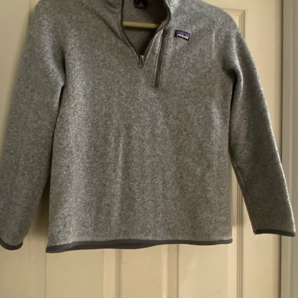 Patagonia big kids 1/4 zip Sweater in Gray